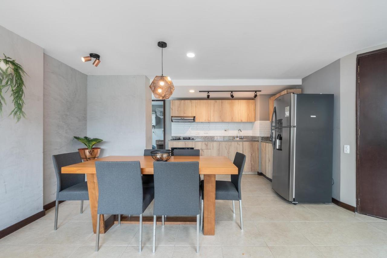 Apartamentos Poblado Alejandria By Housy Host Medellín Dış mekan fotoğraf