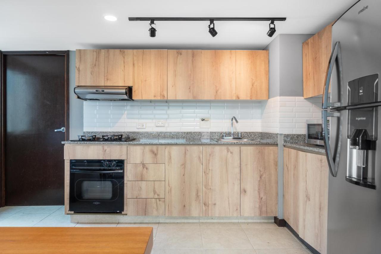 Apartamentos Poblado Alejandria By Housy Host Medellín Dış mekan fotoğraf